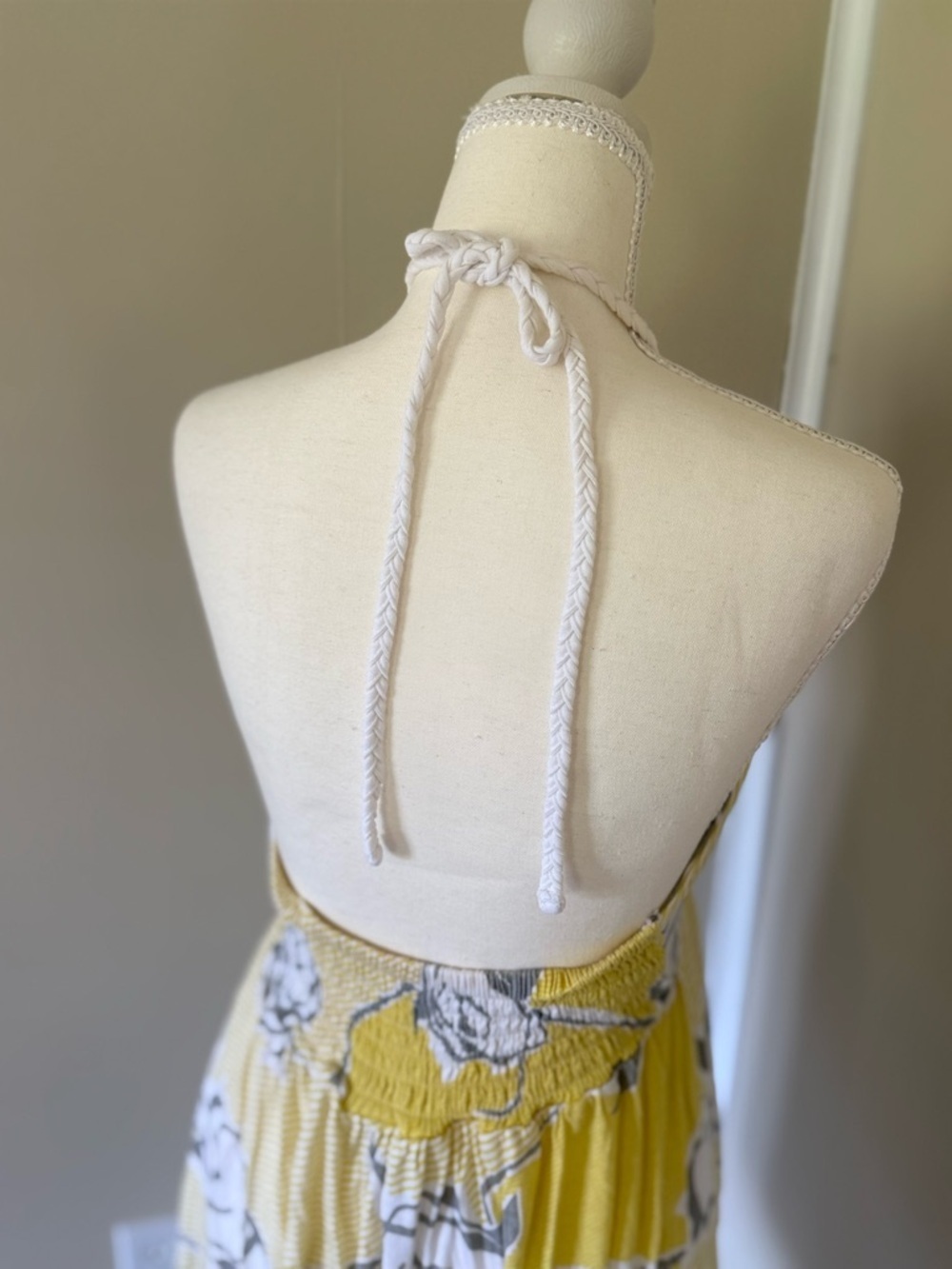 Y2K Vintage Lost Yellow Floral Halter Sundress with White Tie - Picture 4 of 9